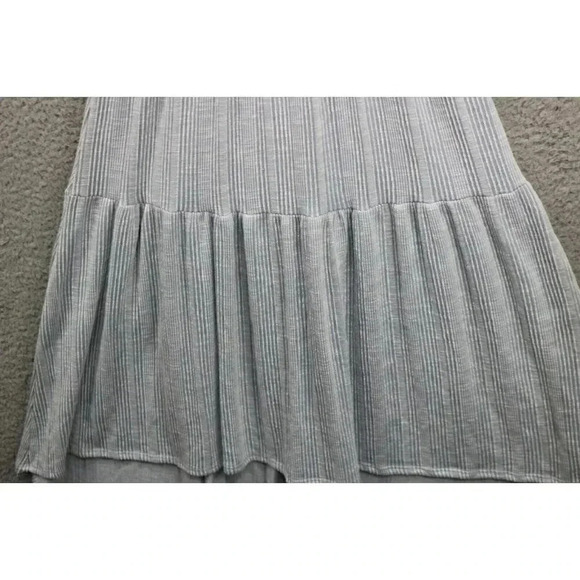 Caution to the Wind Sleeveless Tiered Midi Dress-Size Medium Jrs. - Picture 8 of 9